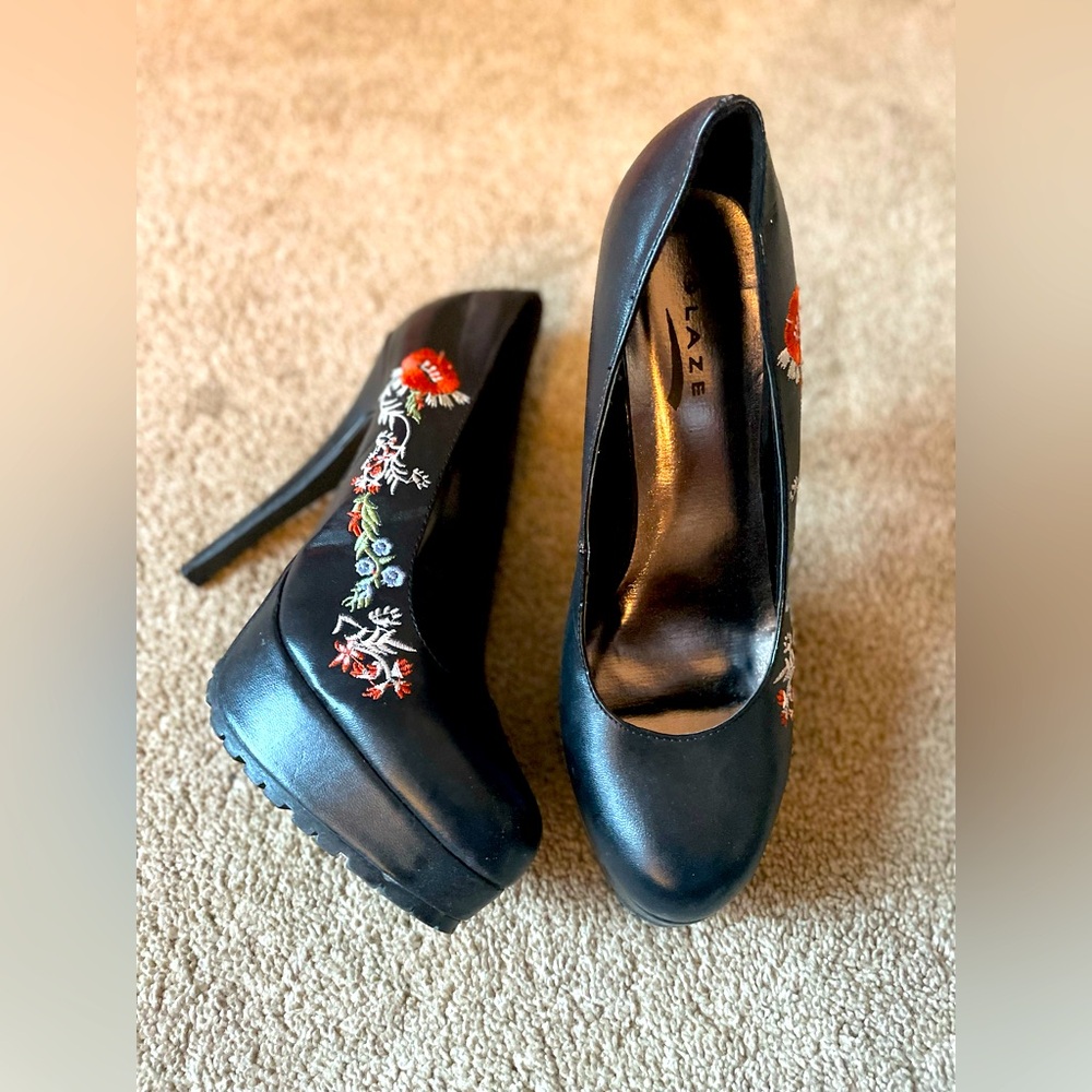 Floral design black heels